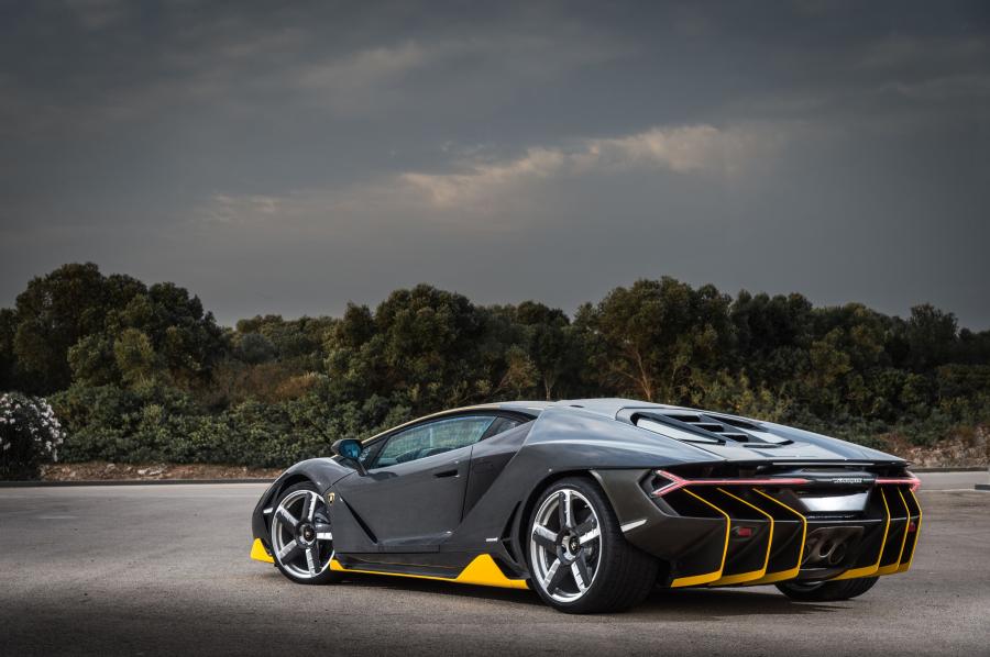  Lamborghini Centenario LP770-4 2016 года  (фото 27 из 61)